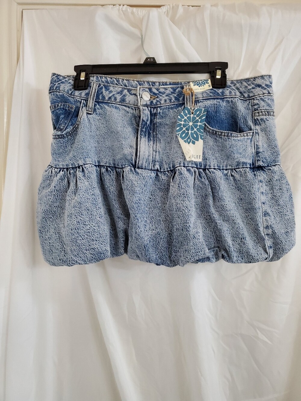 Dakota Blue acid wash denim fabrication bubble mushroom hem mini skirt size M